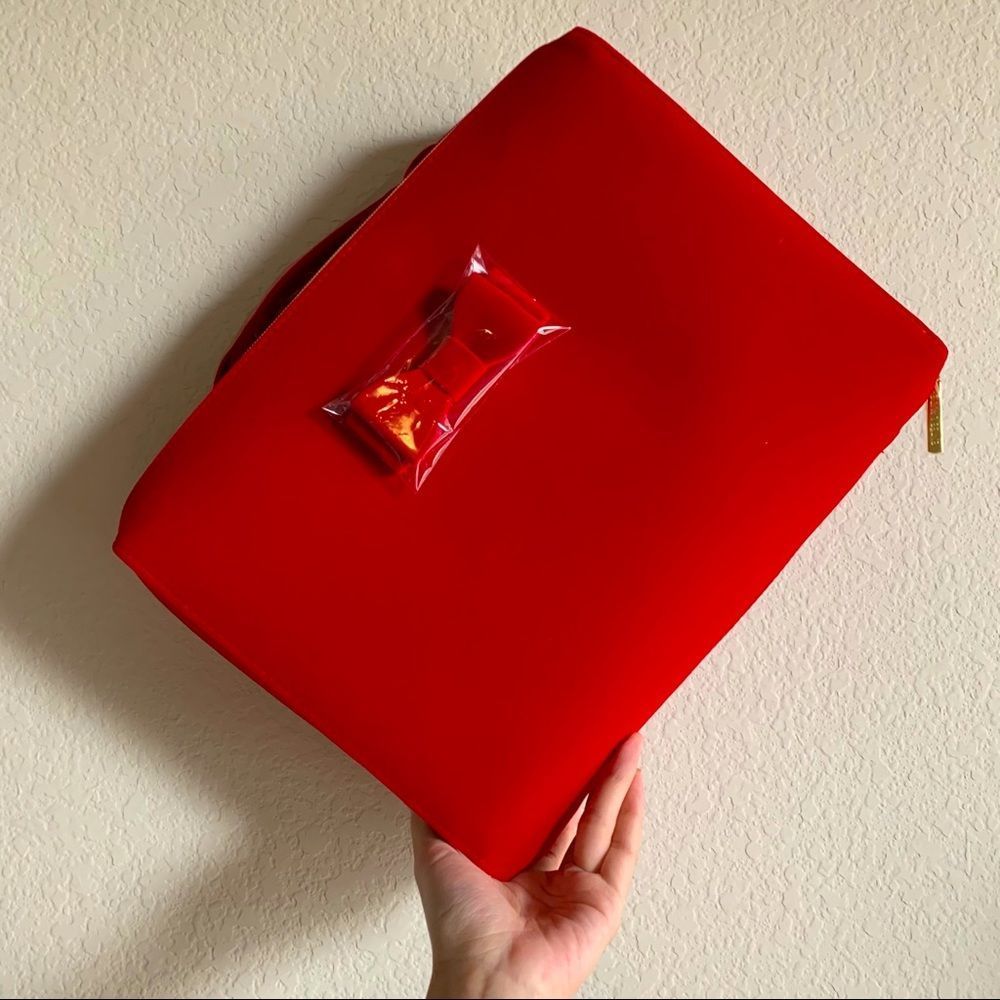 Estée Lauder cosmetics bag